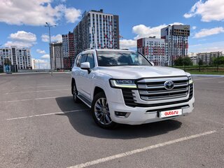 2021 Toyota Land Cruiser 300 Series, белый, 9199999 рублей, вид 3