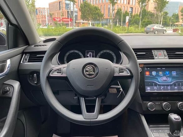 2019 Skoda Octavia III (A7) Рестайлинг, белый - вид 11
