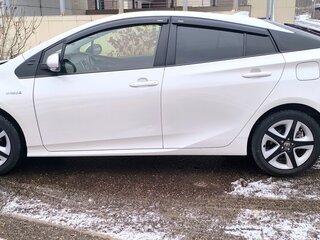 2020 Toyota Prius IV Рестайлинг (XW50), белый, 2850000 рублей, вид 2