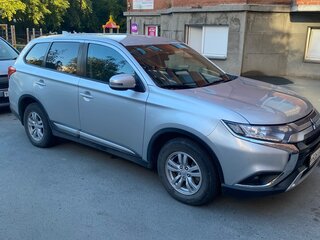 2019 Mitsubishi Outlander III Рестайлинг 3, серебристый, 2300000 рублей, вид 1