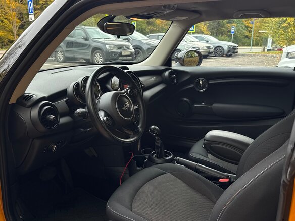 2018 Mini Hatch Cooper III (F55/F56), жёлтый, 1800000 рублей - вид 11