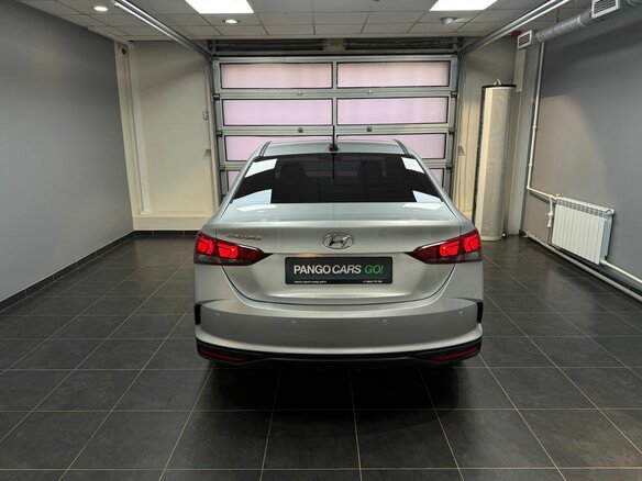 2021 Hyundai Solaris II Рестайлинг, серебристый, 1375000 рублей - вид 4