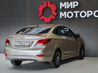 2013 Hyundai Solaris I, бежевый, 850000 рублей, вид 4