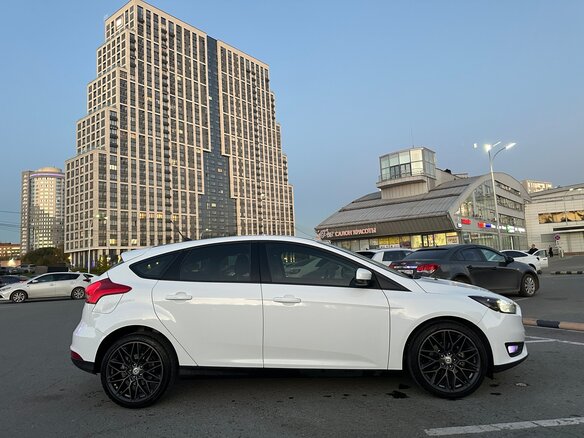 2017 Ford Focus III Рестайлинг, белый, 1300000 рублей - вид 3