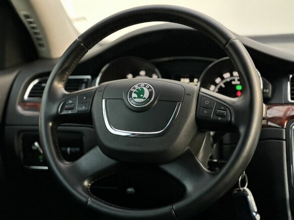 2012 Skoda Superb II, красный, 1090000 рублей - вид 16