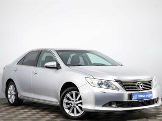 2013 Toyota Camry VII (XV50), серебристый, 1939000 рублей, вид 1