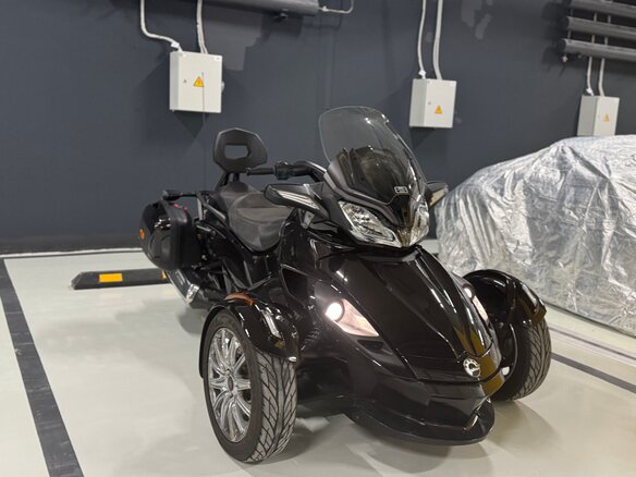 2014 BRP Can-Am Spyder, чёрный, 1200000 рублей - вид 3
