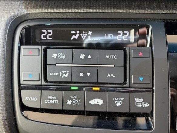 2017 Honda Stepwgn Spada V Рестайлинг, белый, 1510000 рублей - вид 11