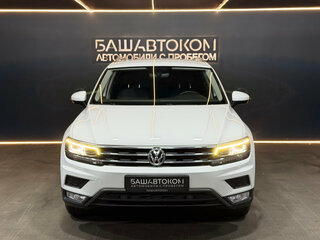 2017 Volkswagen Tiguan II, белый, 2140000 рублей, вид 2