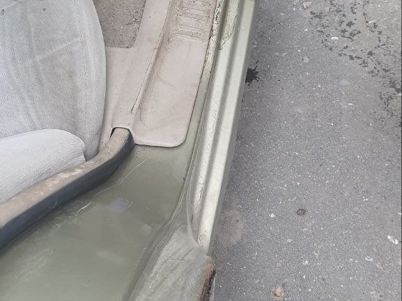2000 Mitsubishi Galant VIII Рестайлинг, жёлтый, 150000 рублей - вид 5