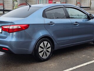 2013 Kia Rio 5-speed III, голубой, 810000 рублей, вид 4
