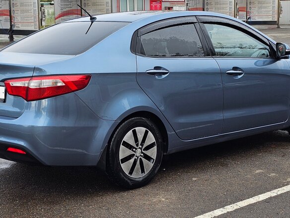 2013 Kia Rio 5-speed III, голубой, 780000 рублей - вид 3