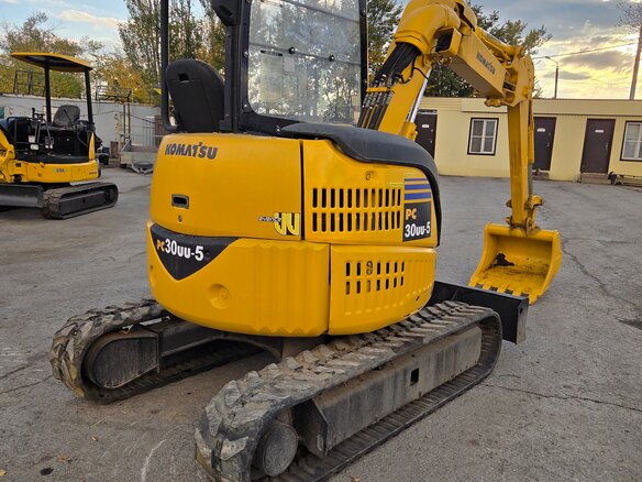 2015 Komatsu PC30MR, жёлтый, 1870000 рублей - вид 3