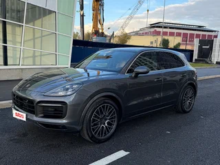 2020 Porsche Cayenne E-Hybrid III, серый, 6450000 рублей, вид 1