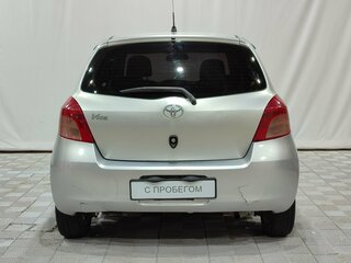 2005 Toyota Vitz II (XP90), серебристый, 320000 рублей, вид 5