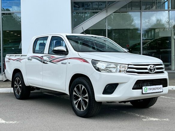 2021 Toyota Hilux VIII Рестайлинг 2, белый, 3100000 рублей - вид 2