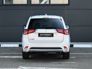 2015 Mitsubishi Outlander PHEV III Рестайлинг 2, белый, 2049000 рублей, вид 4
