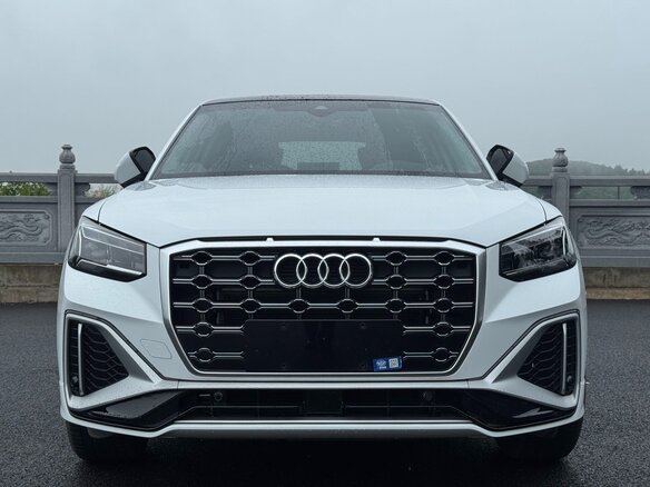 2023 Audi Q2 35 TFSI I Рестайлинг, белый - вид 1