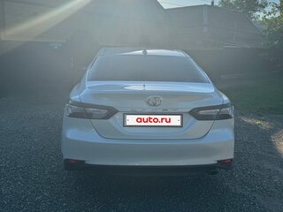 2021 Toyota Camry VIII (XV70) Рестайлинг, белый, 3300000 рублей, вид 3