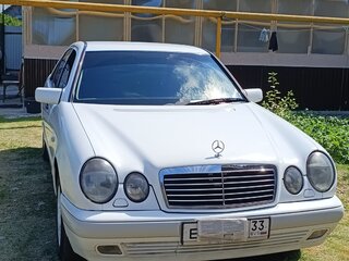 1998 Mercedes-Benz E-Класс 200 II (W210, S210), белый, 470000 рублей, вид 1