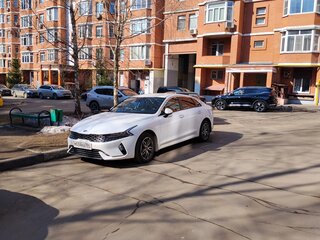 2021 Kia K5 III, белый, 1900000 рублей, вид 1