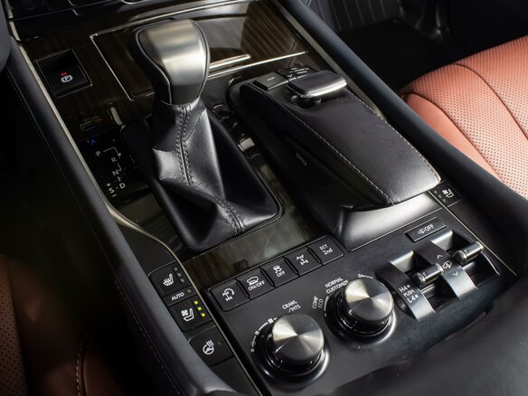 2018 Lexus LX 570 III Рестайлинг 2, чёрный, 9400000 рублей - вид 30