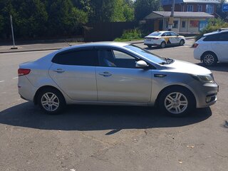 2016 Kia Rio III Рестайлинг, серебристый, 470000 рублей, вид 4