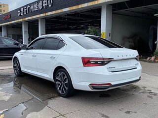 2022 Skoda Superb III Рестайлинг, белый, 2070000 рублей, вид 4