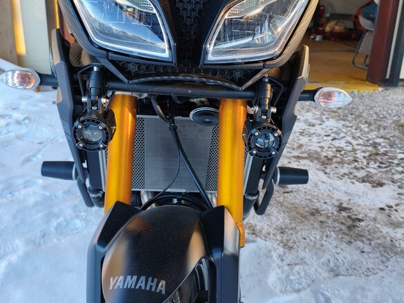 2018 Yamaha MT-09 Tracer (FJ-09), чёрный, 1000000 рублей - вид 2