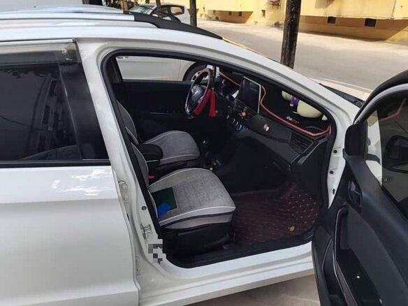 2018 Baojun 310 I, белый - вид 13