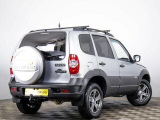 2015 Chevrolet Niva I Рестайлинг, серебристый, 699000 рублей, вид 4