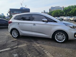 2017 Kia Carens III (RP), серебристый, 1200000 рублей, вид 3