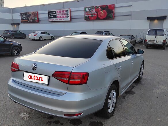 2015 Volkswagen Jetta VI Рестайлинг, серебристый, 650000 рублей - вид 5