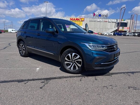 2021 Volkswagen Tiguan II Рестайлинг, синий, 2250000 рублей - вид 1