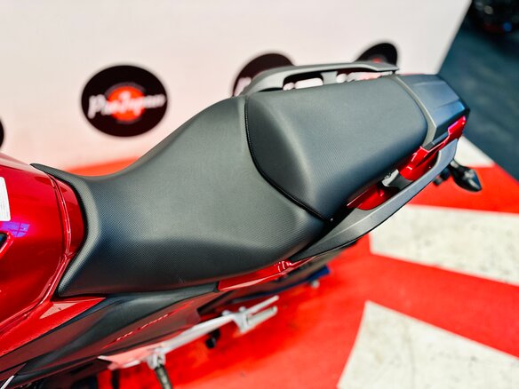 2017 Honda NC 750X, красный - вид 9