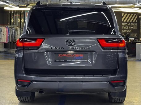 2021 Toyota Land Cruiser 300 Series, серый, 9250000 рублей, вид 4