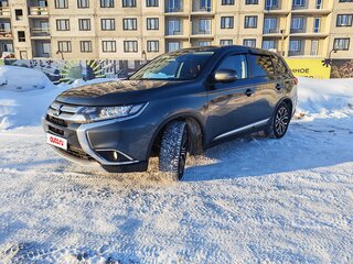 2018 Mitsubishi Outlander III Рестайлинг 2, серый, 1530000 рублей, вид 3