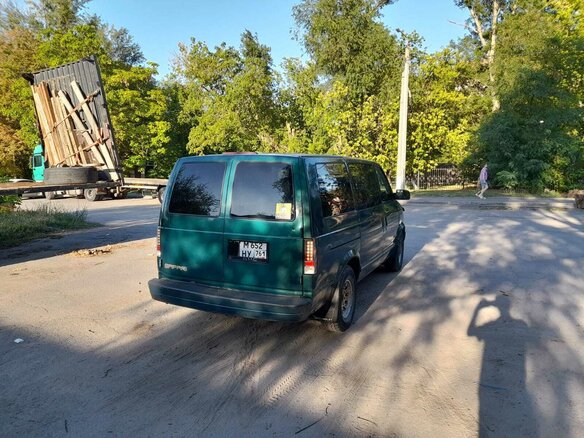 1997 GMC Safari II, зелёный, 850000 рублей - вид 7