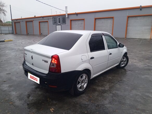 2013 Renault Logan I Рестайлинг, белый, 380000 рублей - вид 2