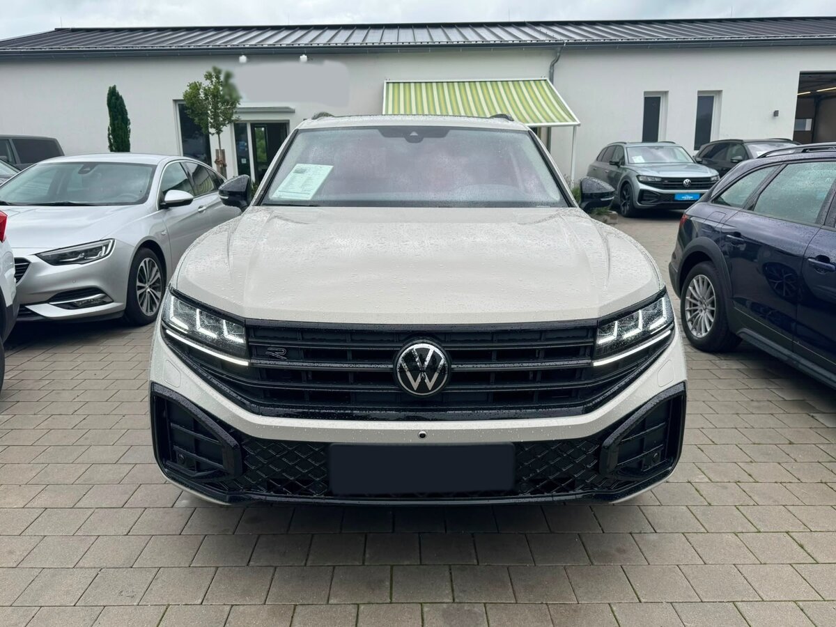Открыть фотографии: Volkswagen Touareg III Рестайлинг
