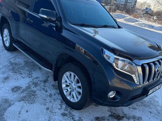 2015 Toyota Land Cruiser Prado 6-speed 150 Series Рестайлинг 1, чёрный, 3850000 рублей, вид 2