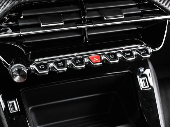 2021 Peugeot 2008 II, белый, 1829000 рублей - вид 24