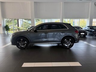 2022 Audi Q3 45 TFSI II (F3), серый, 3550000 рублей, вид 4