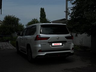2017 Lexus LX 570 III Рестайлинг 2, белый, 9000000 рублей, вид 3