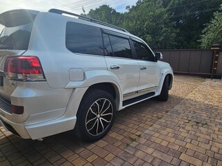 2018 Toyota Land Cruiser 200 Series Рестайлинг 2, белый, 6500000 рублей, вид 5
