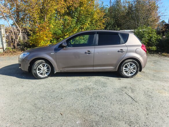 2009 Kia Ceed I, бежевый - вид 2
