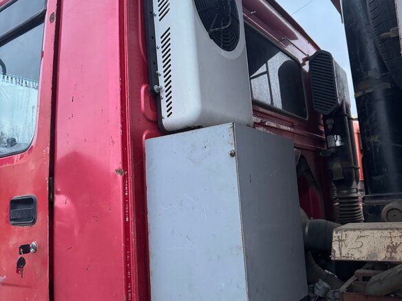 2008 Sinotruk Howo A5, красный, 1100000 рублей - вид 6