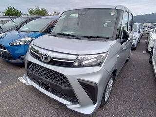 2022 Toyota Roomy I Рестайлинг, серебристый, 599000 рублей, вид 2