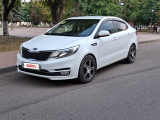 2015 Kia Rio III Рестайлинг, белый, 700000 рублей, вид 1
