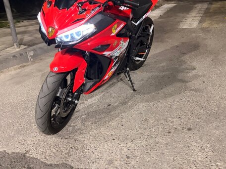 2025 Yamaha YZF-R1, красный, 200000 рублей, вид 2